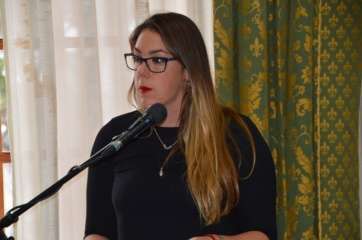 La joven Katia Paola Sánchez leyó este viernes la propuesta-manifiesto de apoyo al pueblo saharaui (Foto TA)