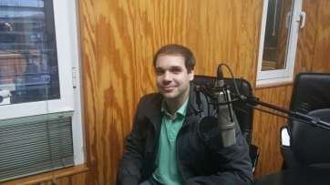 Daniel Reyes, consejero de Unidos por Gran Canaria, en los estudios de Radio Faycán (Foto TA)