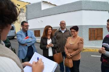 Imagen de archivo de la visita institucional al barrio de Ojos de Garza (Foto TA)