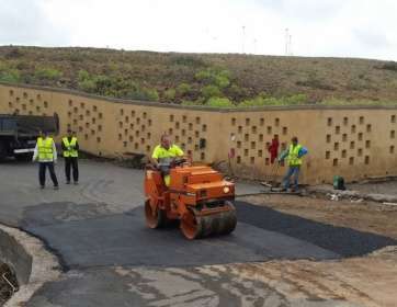 Asfaltado del trozo afectado por la escorrentía del barranquillo (Foto TA)