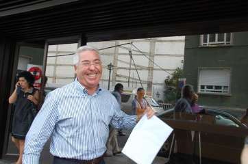 Imagen de archivo de Francisco Santiago, a las puertas del antiguo Palacio de Justicia de Las Palmas de GC (Foto TA)