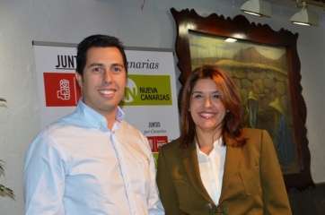 La alcaldesa Carmen Hernández y el líder socialista, Alejandro Ramos (Foto TA)