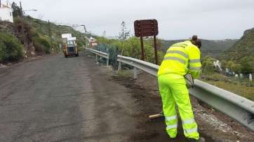 Trabajos de limpieza de la carretera de acceso a La Gavia (Foto TA)