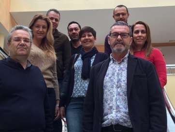 Los estudiantes en prácticas, este martes junto al concejal Gregorio Viera y a otro empleado municipal (Foto TA)