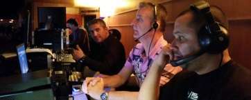 Equipo de coordinación técnica de la grabación del evento, con Carmelo Ramos al fondo (Foto TA)