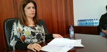 La alcaldesa Carmen Hernández, atendiendo hoy a los medios (Foto TA)