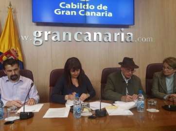 Momento de la firma de las subvenciones a Tyldet (Foto TA)