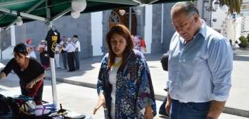 La alcaldesa y el concejal centrista Juan Martel (Foto TA)