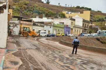 Imagen de archivo de efectos de las lluvias del pasado mes de octubre en la antigua carretera de Jinámar (Foto TA)