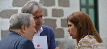 El diputado en Común en Telde, con la alcaldesa, durante la visita que giró al Ayuntamiento (Foto TA)