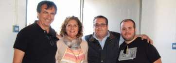 El lider de Más por Telde con otros miembros de su grupo político, en la fiesta de este domingo (Foto TA)