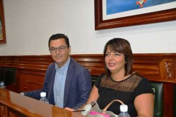 Gloria Cabrera, portavoz de CC en el Ayuntamiento de Telde, junto a su compañero de partido Pablo Rodríguez (Foto TA)
