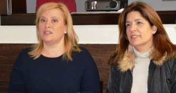 Mónica Muñoz (i), presidenta de ZCA San Gregorio, y la alcaldesa Carmen Hernández (d) (Foto TA)