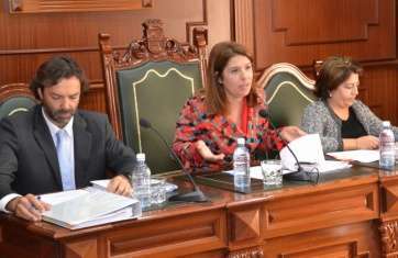 El secretario general de Pleno, Ángel Sutil, en la sesión corporativa del pasado mes de diciembre de 2015 (Foto TA)