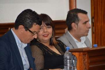 Pablo Rodríguez y Gloria Cabrera, integrantes de CC, en el Pleno del pasado viernes (Foto TA)