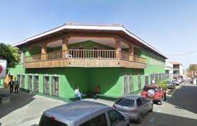 Exterior del centro de mayores de Los Llanos (Foto TA)