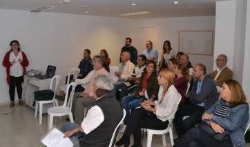 Unas 20 personas asistieron a la charla celebrada esta tarde en San Juan (Foto TA)