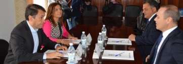 Los cuatro alcaldes, ayer, camino de las Casas Consistoriales (Foto TA)