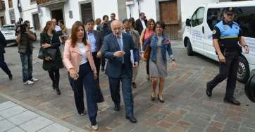 Morales, Hernández y el resto de autoridades, a su llegada a San Juan (Foto TA)