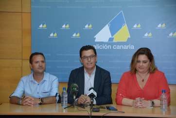 Pablo Rodríguez (c), este miércoles junto a Beatriz Calzada y Gustavo Viera (Foto Acfi Press)