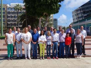 Foto de familia de los asistentes al encuentro (Foto TA)
