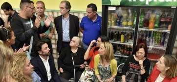 La ministra Ana Pastor acompañada por miembros del PP de Telde y Gran Canaria en su visita a Jinámar (Foto Acfi Press)