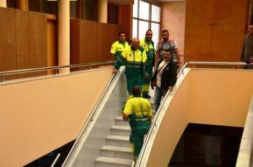 Trabajadores de FCC en el Ayuntamiento de Telde, a principios del mes de abril tras sostener una reunión con la alcaldesa (Foto TA)