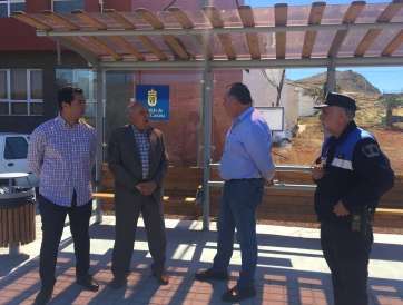 Trujillo (c), Ramos (i) y Martel (d), este lunes bajo la nueva marquesina de Cuatro Puertas (Foto TA)