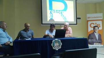 Un momento de la mesa redonda celebrada anoche (Foto TA)