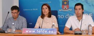 Carmen Hernández (c), en una imagen de archivo junto a Juan Francisco Artiles (i) y Alejandro Ramos (d) (Foto TA)