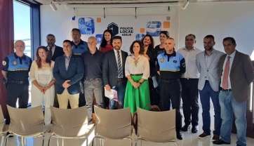 Foto de familia de los participantes en el foro (Foto TA)