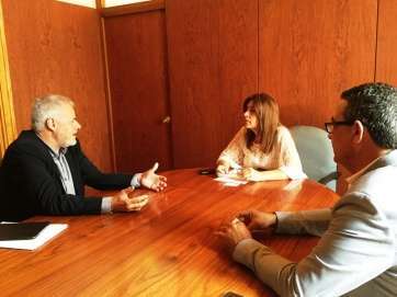 Reunión de un alto cargo de Banco Sabadell con la alcaldesa (Foto TA)
