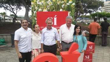 Román Rodríguez (i), junto a Patricia Hernández, Sebastián Franquis, Pedro Quevedo y Carolina Darias (Foto TA)
