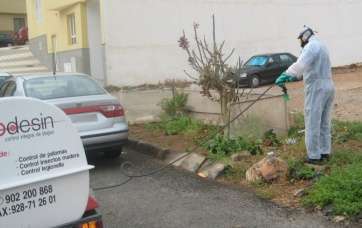 Personal de Flodesin en una tarea de fumigación (Foto Flodesin)