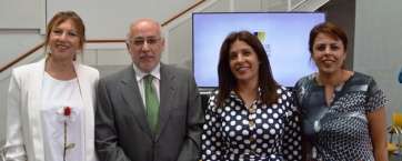 Antonio Morales, junto a la alcaldesa Carmen Hernández y las teldenses Inés Jiménez y Minerva Alonso (Foto TA)