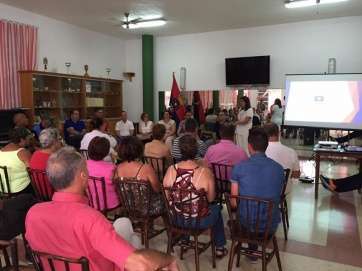 Un momento de la asamblea desarrollada en el distrito Cumbre (Foto TA)