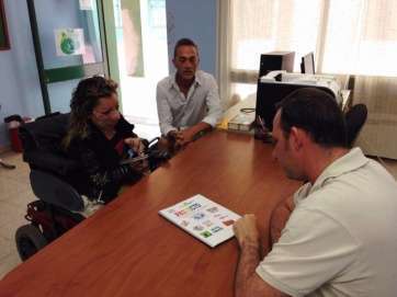 El concejal Eloy Santana con representantes vecinales de Jinámar (Foto TA)