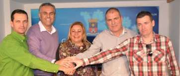 Firma del acuerdo en diciembre de 2013 entre el Gobierno de Telde y los sindicatos (Foto TA)