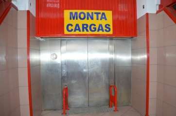 Imagen del montacarga del Mercado Municipal (Foto TA)