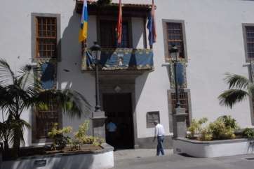 Fachada de las Casas Consistoriales de San Juan (Foto TA)