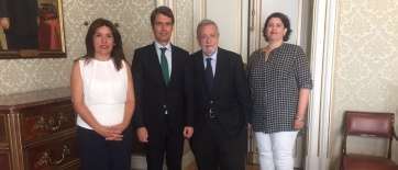 La alcaldesa Carmen Hernández, la concejala Celeste López, el delegado Enrique Hernández Bento y el secretario de Estado, Antonio Germán Beteta, en Madrid, hoy (Foto TA)