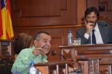 Álvaro Monzón, concejal de Más por Telde, hoy en el Pleno ordinario de julio (Foto TA)