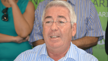 Imagen del exalcalde Francisco Santiago el día que anunció su dimisión como concejal del Ayuntamiento de Telde (Foto TA)