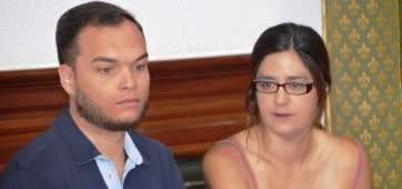 Los dos ediles afines a Podemos (Foto TA)