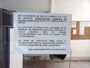 Cartel anunciador del cierre de la UTS (Foto TA)