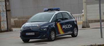 Coche patrulla de la Policía Nacional en Salinetas (Foto TA)