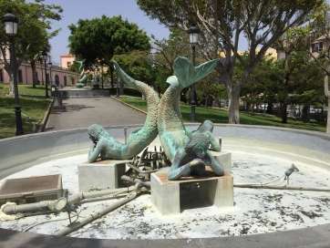Imagen de la fuente central del parque urbano de Arnao (Foto TA)