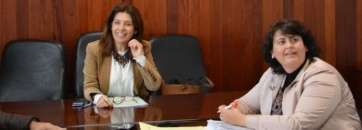 Carmen Hernández, junto a la concejal de Hacienda, Celeste López (Foto TA)