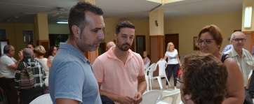 Los concejales Norberto Melián y Juan Antonio Peña, esta mañana en el Centro de Mayores (Foto Fco. Javier Santana)