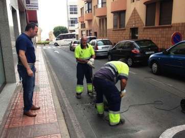 Eloy Santana, ante la avería (Foto TA)